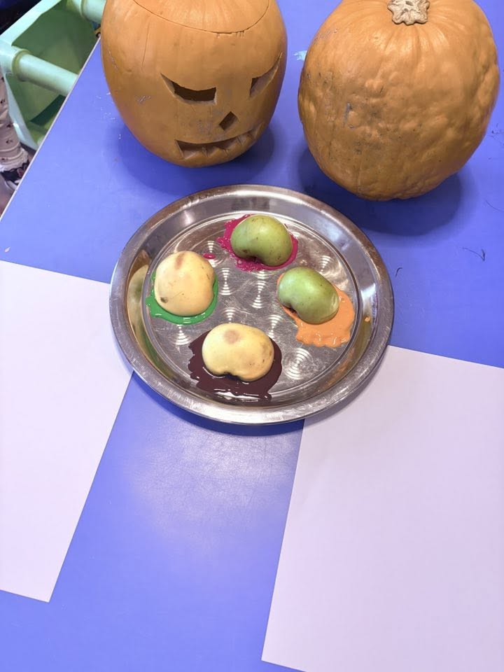 A seasonal pumpkin science activity with floating apples